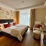Michels Wellness- & Wohlfuehlhotel 4* Schalkenmehren